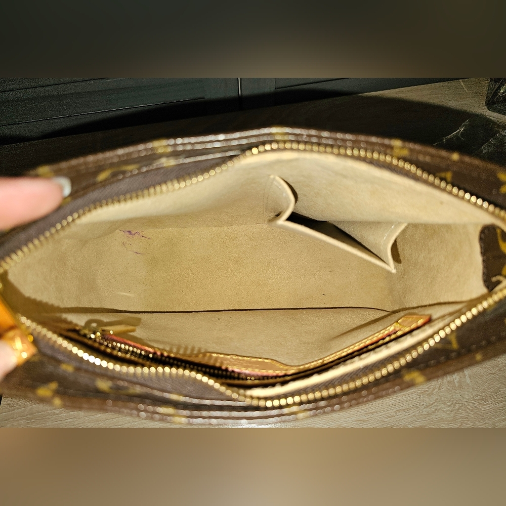 Authentic LOUIS VUITTON Monogram Looping MM Crossbody - Picture 9 of 13